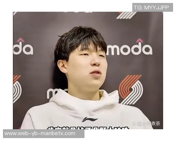 杨瀚森的发型之争：剃掉锅盖头选择寸头或光头更显魅力